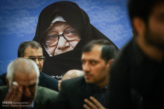 تشییع پیکر بانو حدیدچی/تصاویر