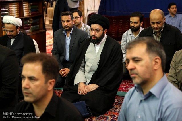 فرزند رهبر انقلاب در مراسم تشییع پیکر حجت‌الاسلام پهلوانی/عکس