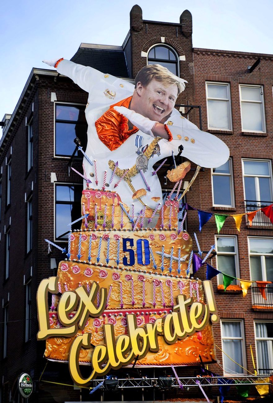 جشن خیابانی هلندی‌ها در تولد پادشاه/تصاویر