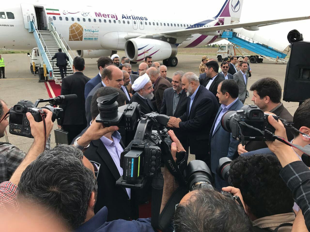 روحانی وارد کرمانشاه شد/ عکس