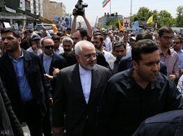 راهپیمایی ظریف در روز قدس/عکس