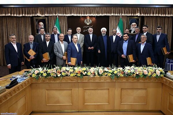 عکس یادگاری تیم مذاکره با روحانی
