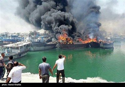 آتش سوزی در اسکله کنگان/تصاویر