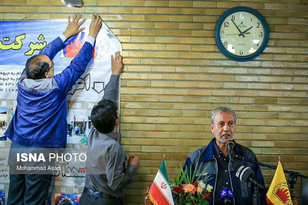کارگران همچنان مشغول کارند!/عکس