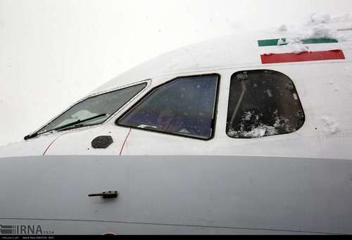 تصاویر برفروبی در فرودگاه مشهد