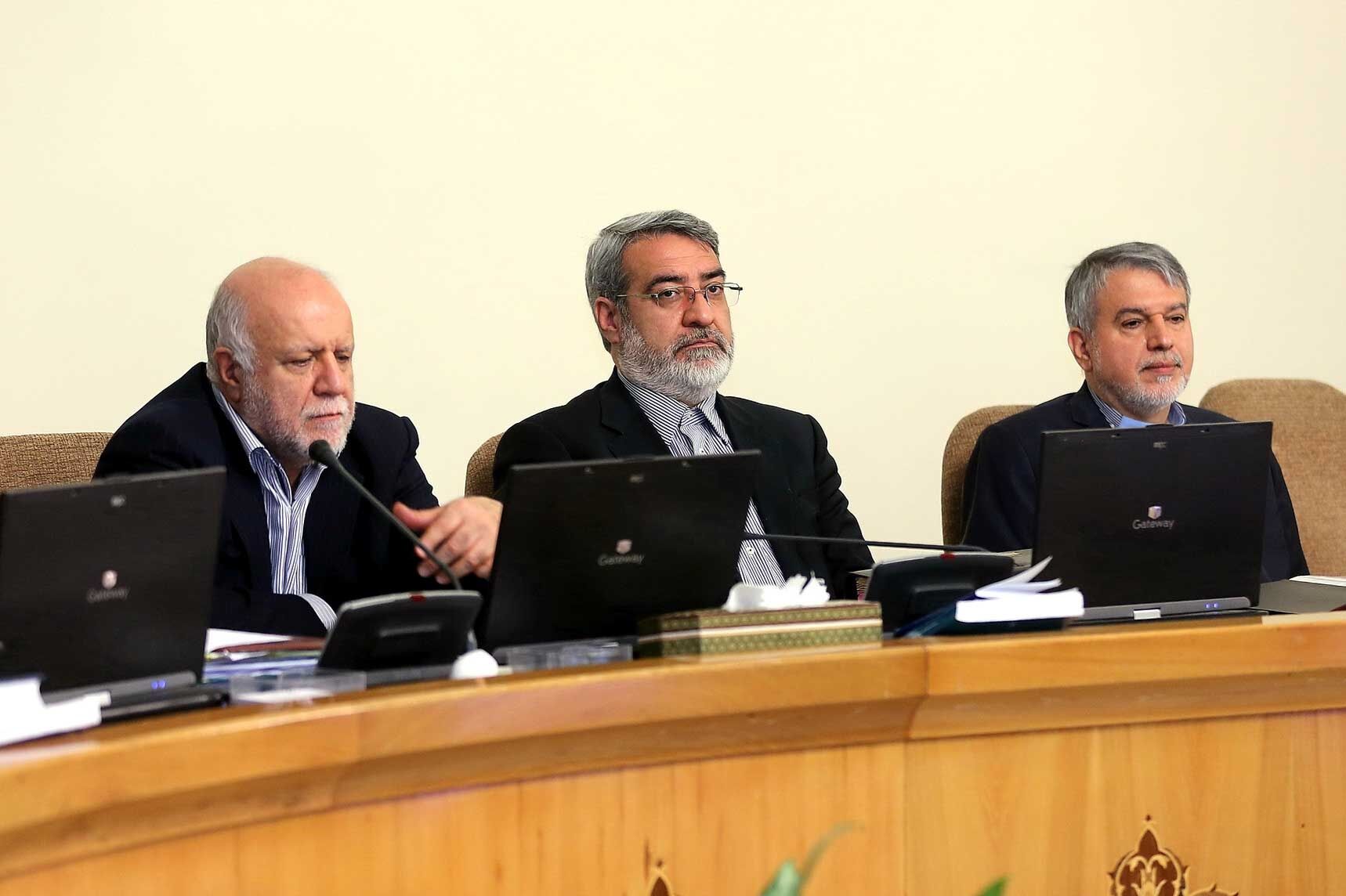 جلسه هیات دولت با حضور وزرای جدید