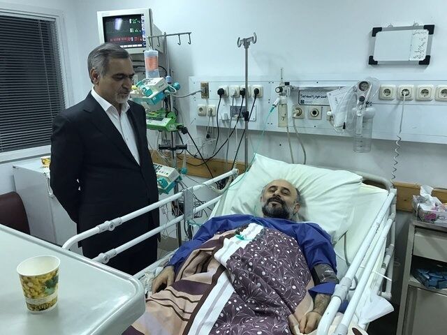 عیادت فریدون از حجت‌الاسلام نقویان/عکس