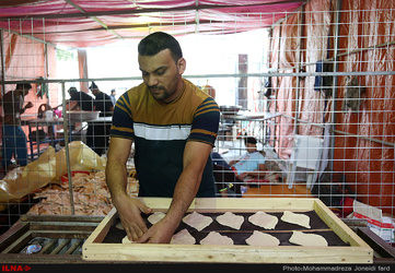 آماد سازی غذای زائرین اربعین در کربلا/تصاویر