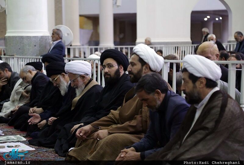 سیدعلی خمینی در صف نماز جمعه