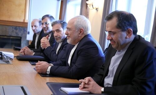 دیدار ظریف با هیات کاملا زنانه/عکس