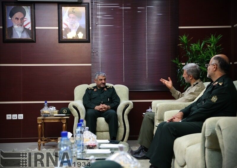 دیدار وزیردفاع با فرمانده‎کل‎سپاه/تصاویر