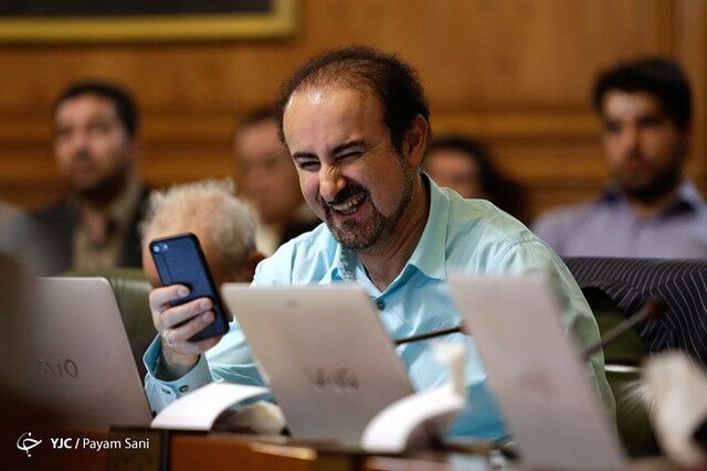 عکسی جالب ازعضو خواننده شورای تهران!