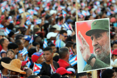 استقبال اهالی سانتیاگو از خاکستر کاسترو/تصاویر