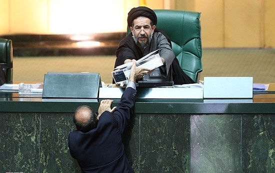 تصاویر مشکل عجیب در ساختمان مجلس