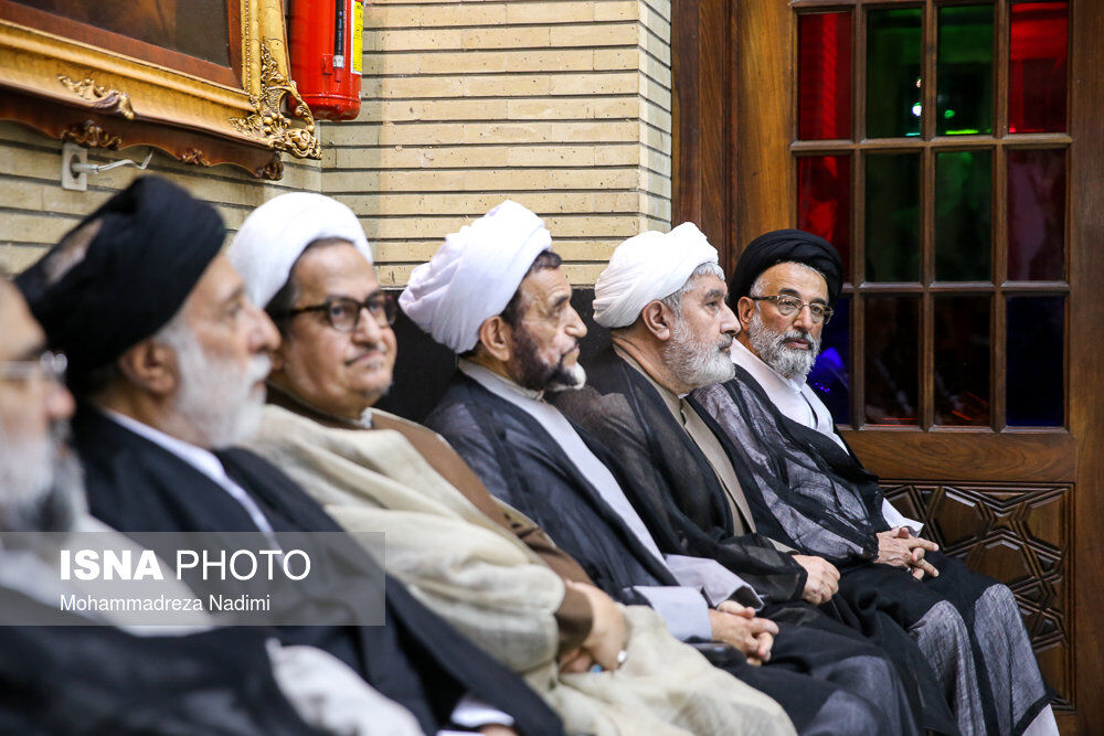 چهره‌های سیاسی در ختم آیت‌الله مروارید/تصاویر