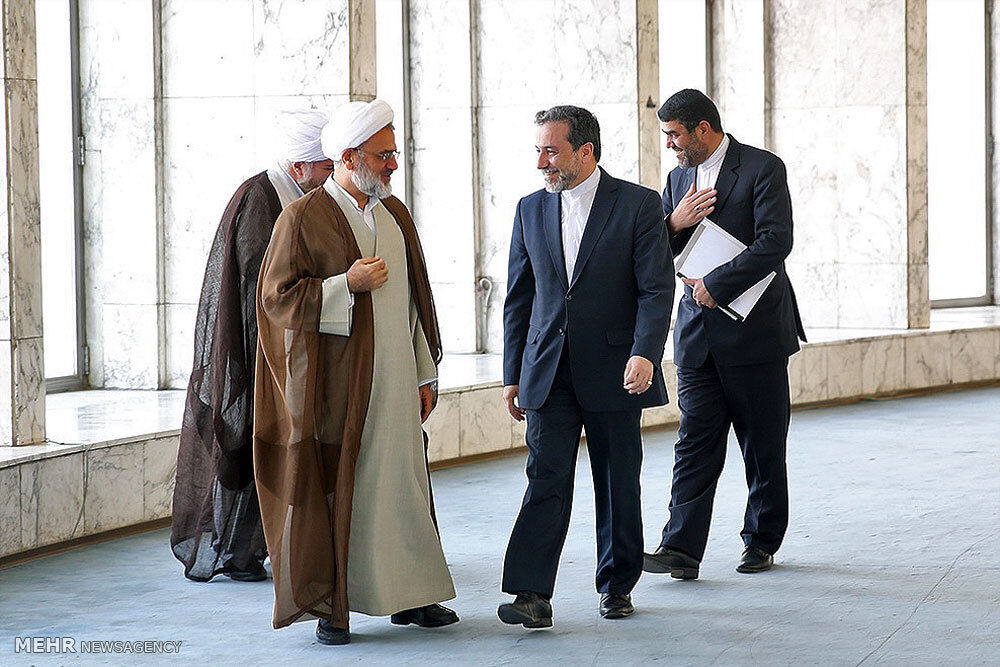 عراقچی در مجلس خبرگان /تصاویر