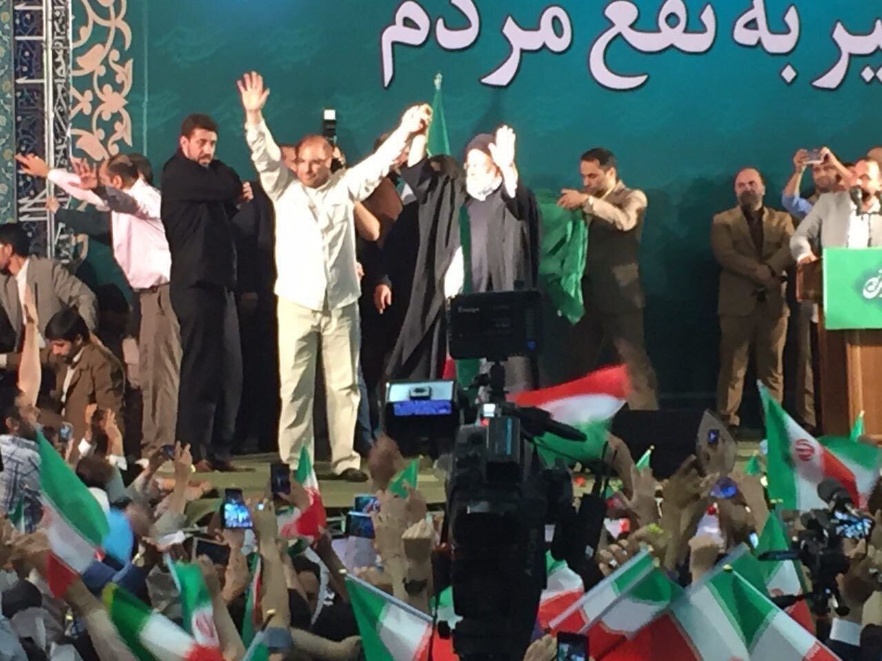 رئیسی دست قالیباف را بالا برد/عکس