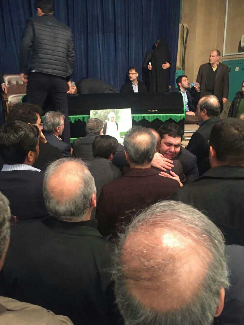 پیکر آیت الله هاشمی در جماران/عکس