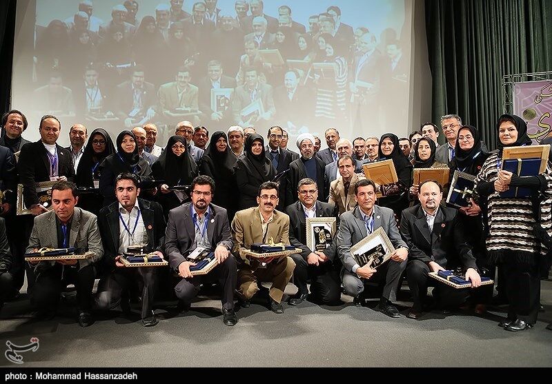 برگزیدگان رازی در کنار روحانی/عکس
