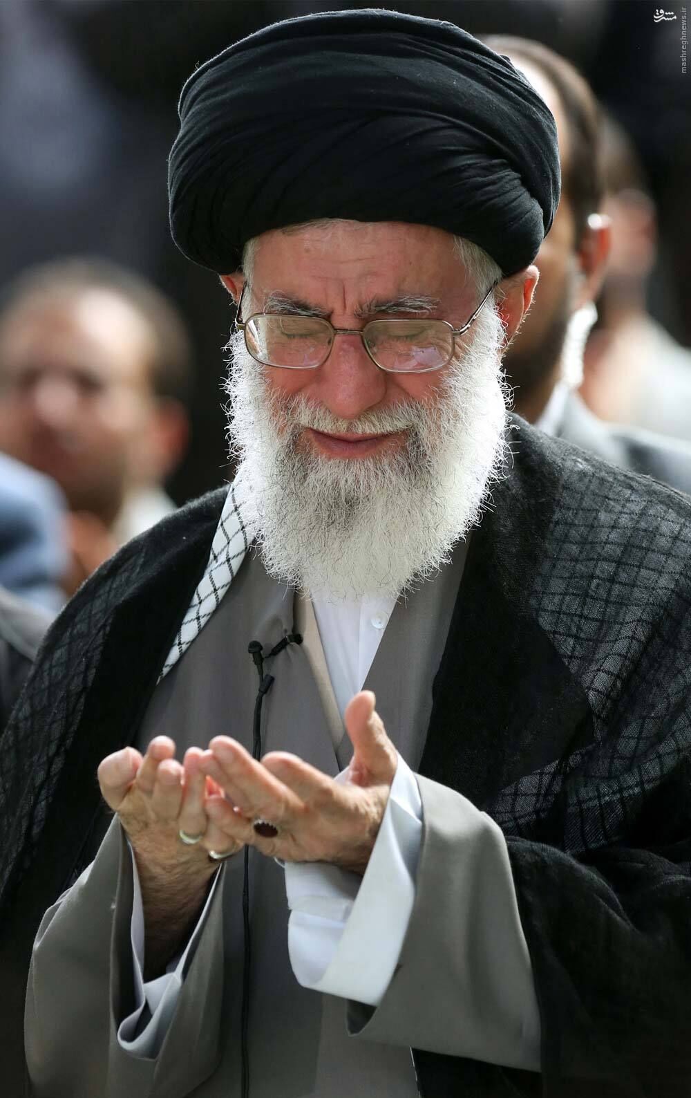 اشک‌های رهبر انقلاب /عکس