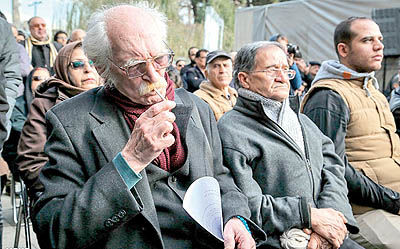 تشییع پیکر جعفر والی با عصبانیت جمشید مشایخی