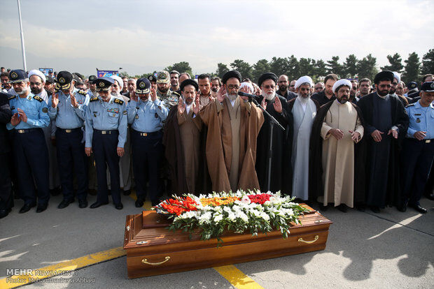 تشییع پیکر همسر شهید بابایی/ تصاویر
