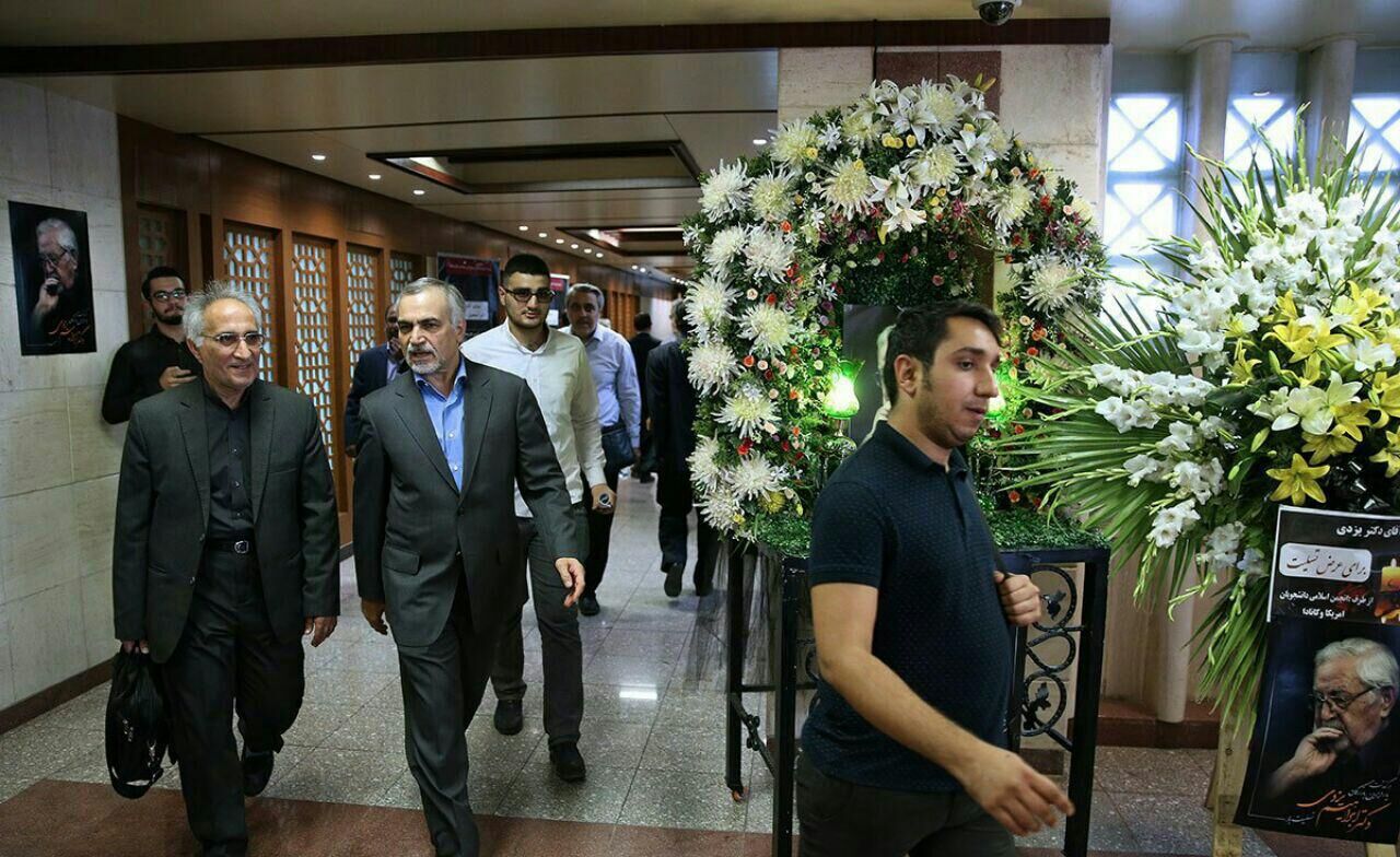 حسین فریدون در مراسم مرحوم ابراهیم یزدی
