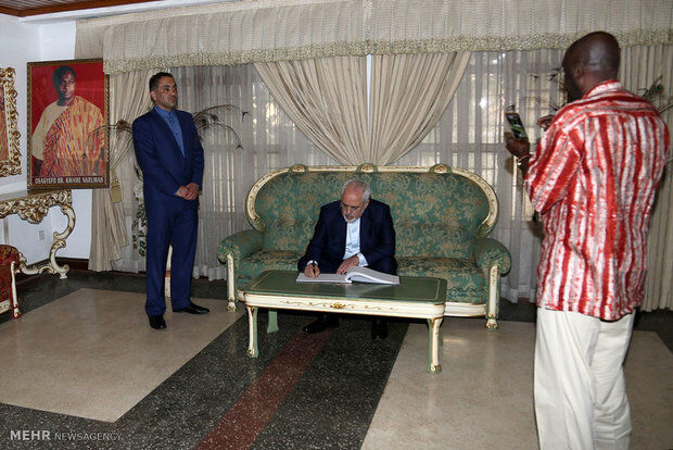 بازدید ظریف از آرامگاه قوام‌نکرومه