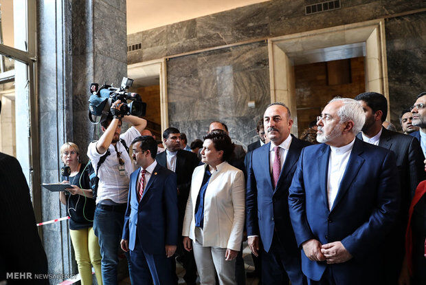 تصاویربازدید ظریف از پارلمان ترکیه