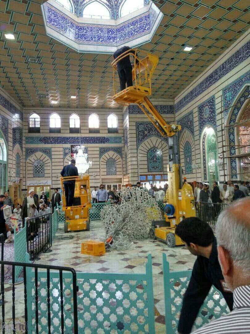 سقوط چلچراغ در حرم حضرت معصومه/عکس
