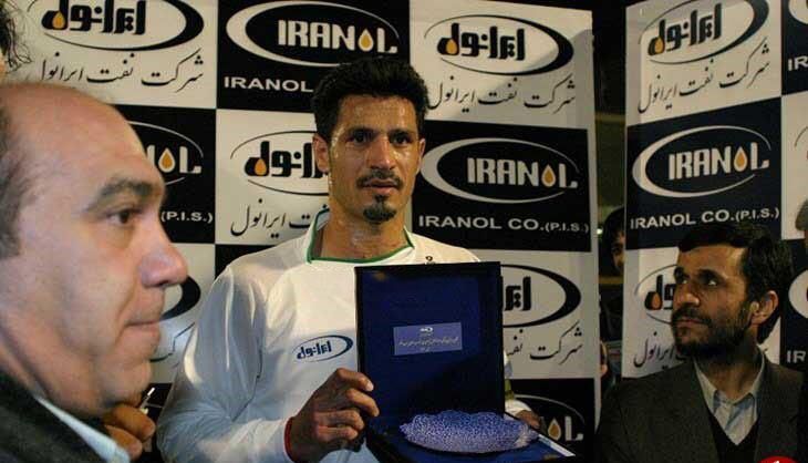 هدیه احمدی‌نژاد به علی دایی+عکس