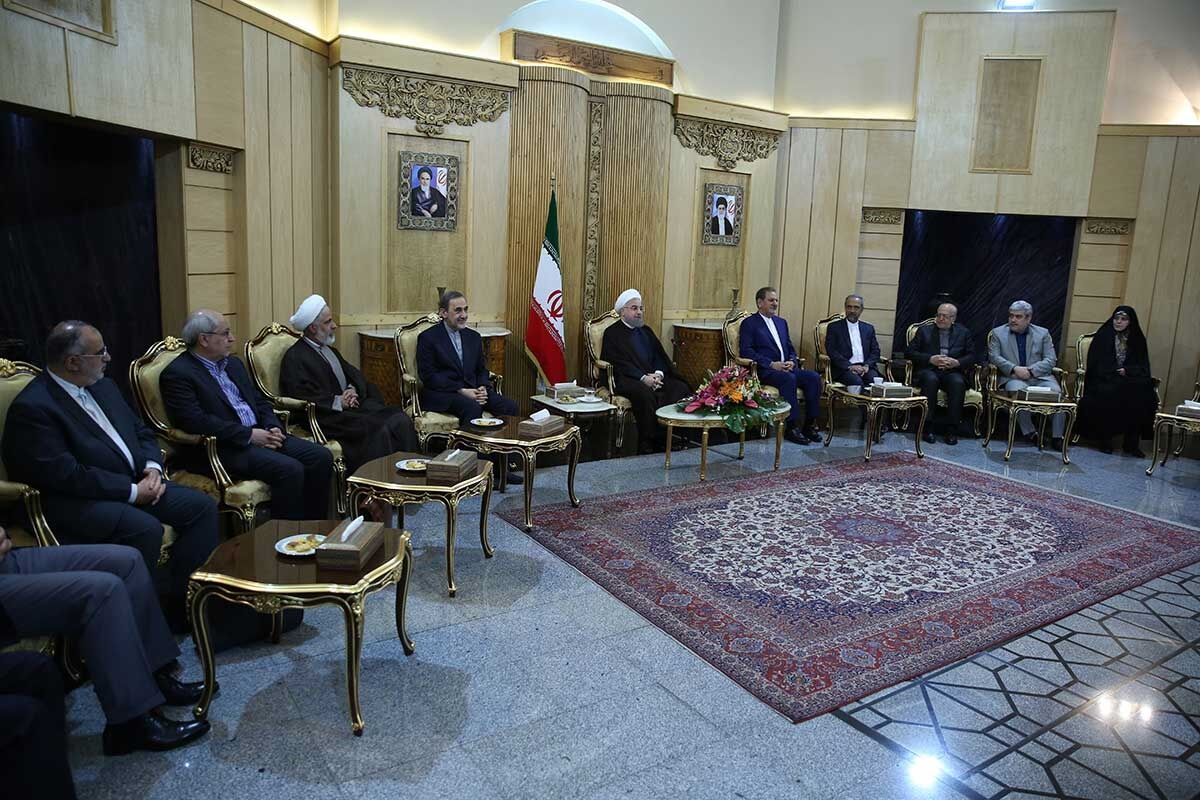 بدرقه روحانی در فرودگاه/تصاویر