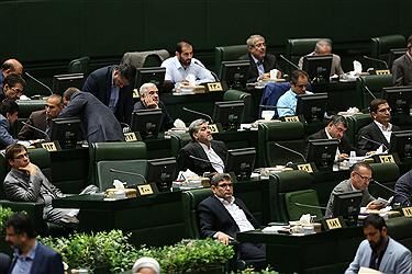 تصاویری ازجلسه پرحاشیه مجلس