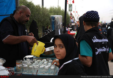 آماد سازی غذای زائرین اربعین در کربلا/تصاویر