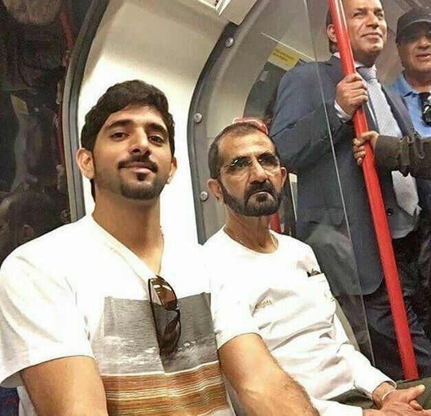 حاکم دبی و پسرش در مترو/ عکس