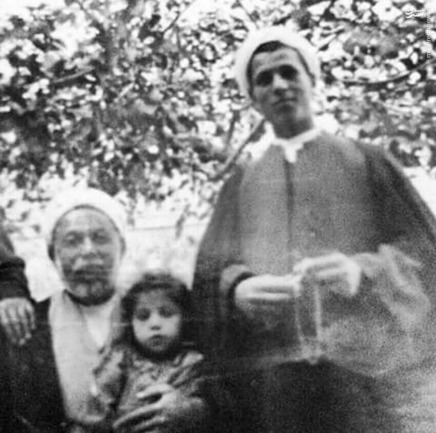 آیت‌الله هاشمی در کنار پدرش /عکس