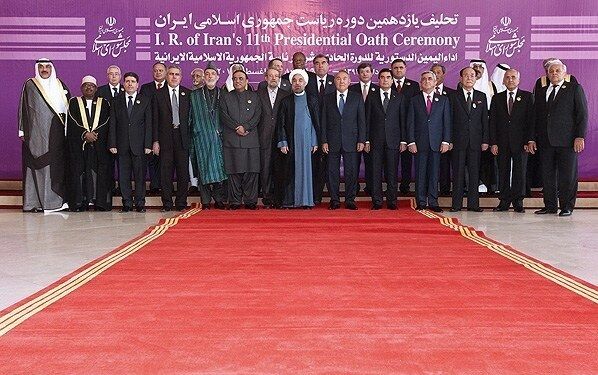 عکس یادگاری مهمانان تحلیف