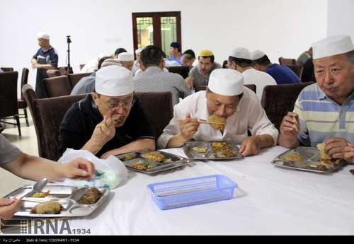 تصاویر مراسم افطاری در چین