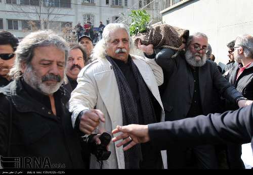 تشییع پیکر علی معلم/تصاویر