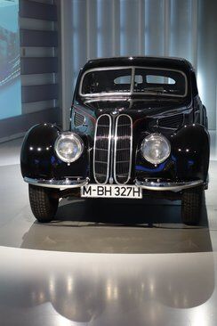درپارکینگBMWچه‌خبراست؟/عکس